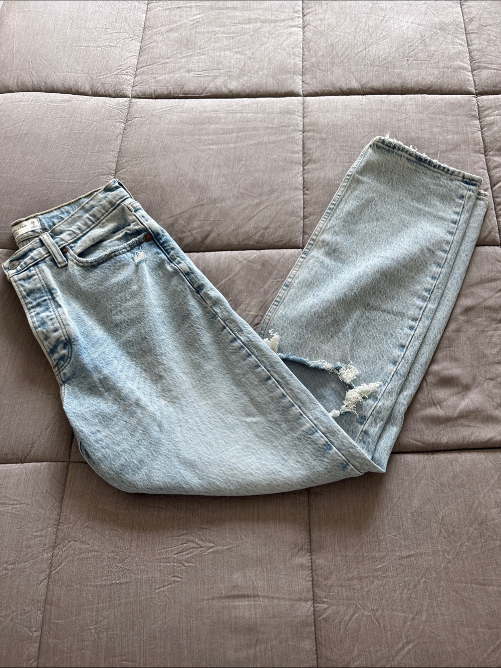 Abercrombie & Fitch The Dad High Rise Light Wash High-Rise Women's Jeans